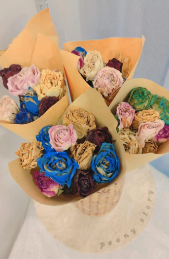 10 Dried Roses